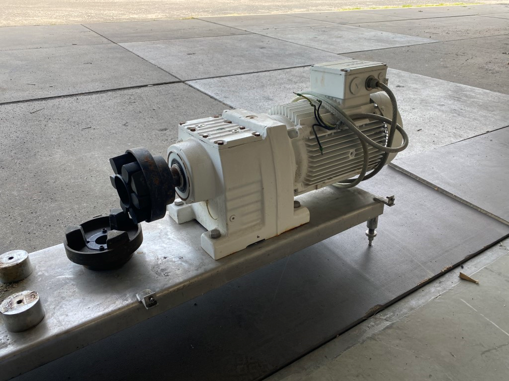 SEW R87DV160M4/TF